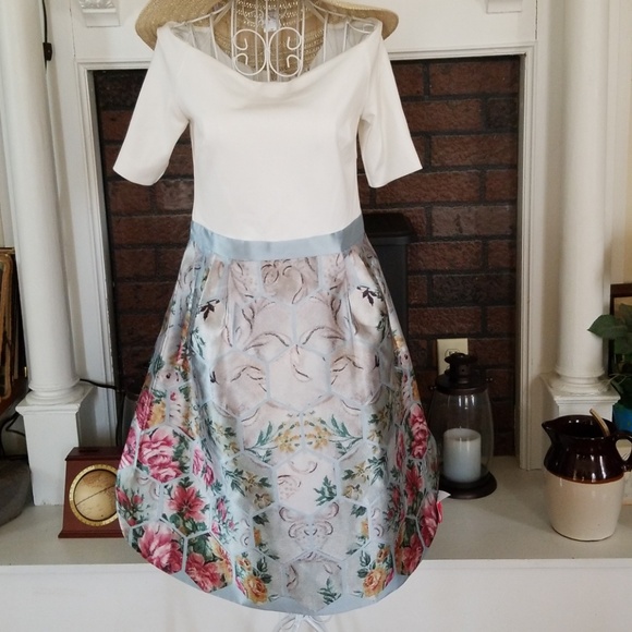 REFLECTION OF CHARACTER ❣️Ted Baker! Absolutely gorgeous dress, size 2 NWT - Picture 2 of 8